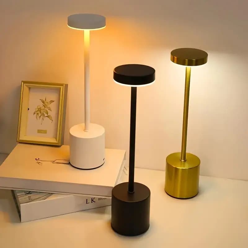 Luminária de Mesa Abajur Cabeceira Escrivaninha LED 3 em 1 Recarregável Tipo C Preto Cromado Dourado Vendido(s) - Dourad