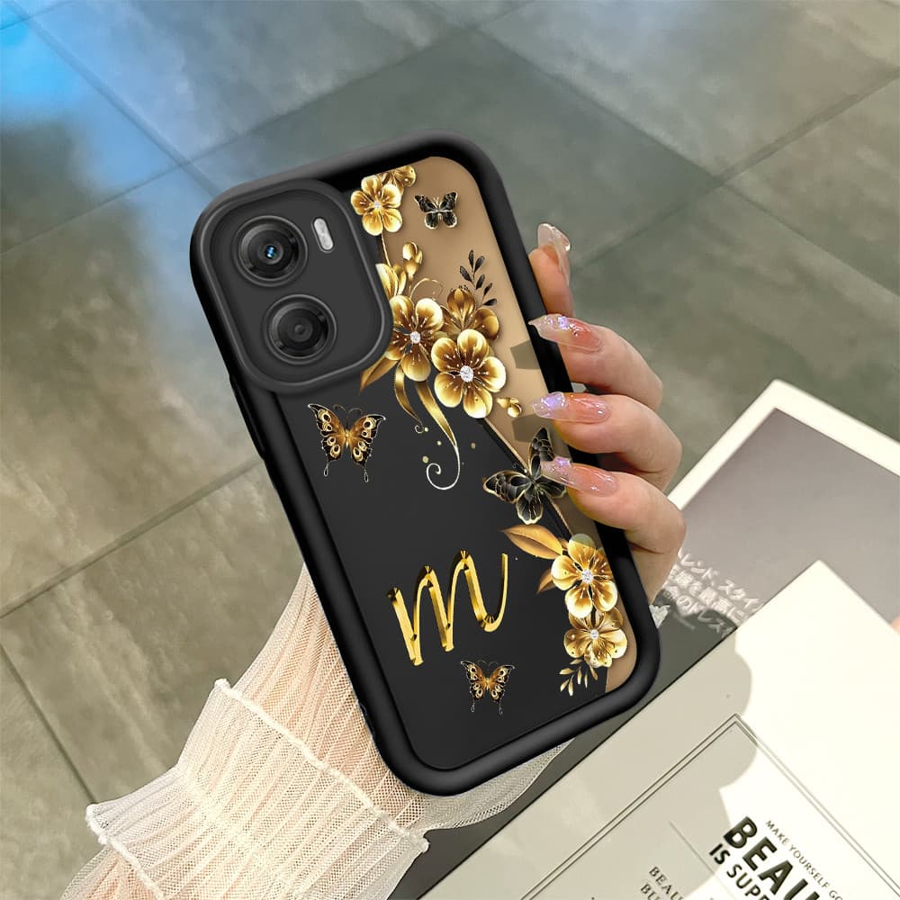 Capinha Estampa Letra Flor Para Motorola Moto G06 Capa Macia Silicone Preta Caso BTY 7493