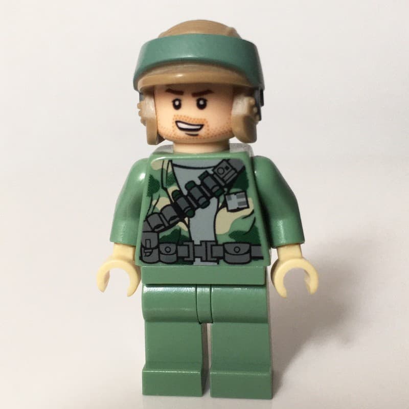 Lego Minifigure Rebel Trooper in Endor Uniform, Sand Green L
