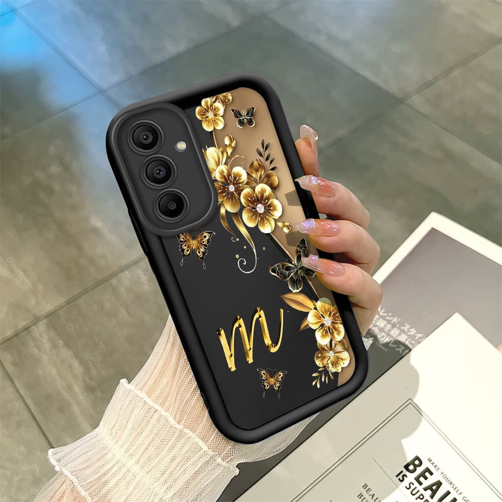 Capinha Estampa Letra Flor Para Samsung Galaxy A15 4G 5G Capa Macia Silicone Preta Caso BTY 7493