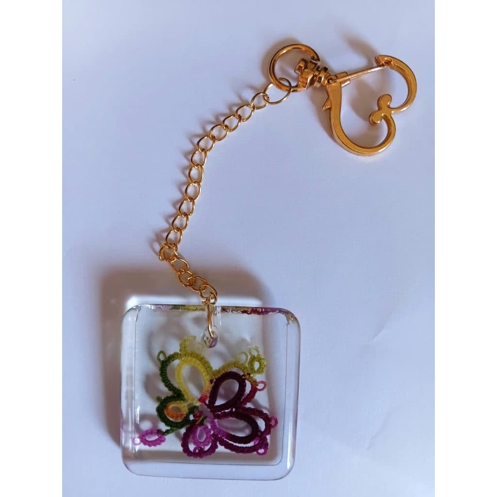 Chaveiro de Resina Com Detalhe Em Renda Frivolite Modelo AB1