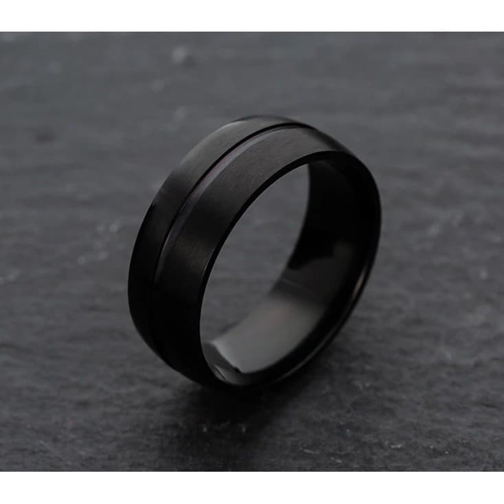 Anel Boleado Masculino Titânio Com detalhe Ao Meio l ( COD 03 )
