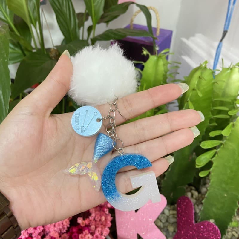 Chaveiro Com Letra + PomPom ou Franja + Signo e um Chaveiro Pequeno