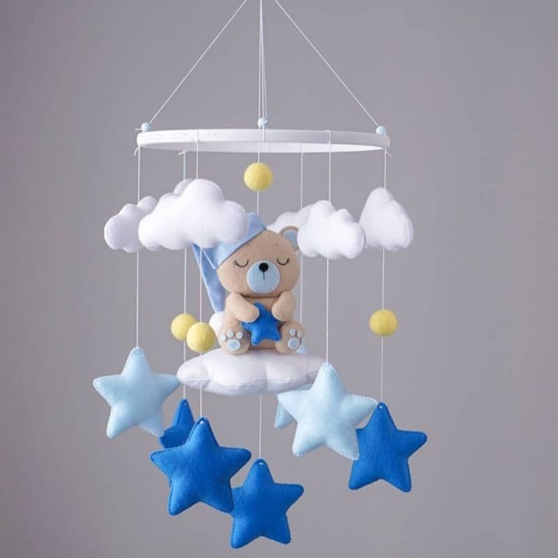 Móbile de berço ursinho dorminhoco, urso, tons de azul, móbile de menino, nuvens, estrelas azuis