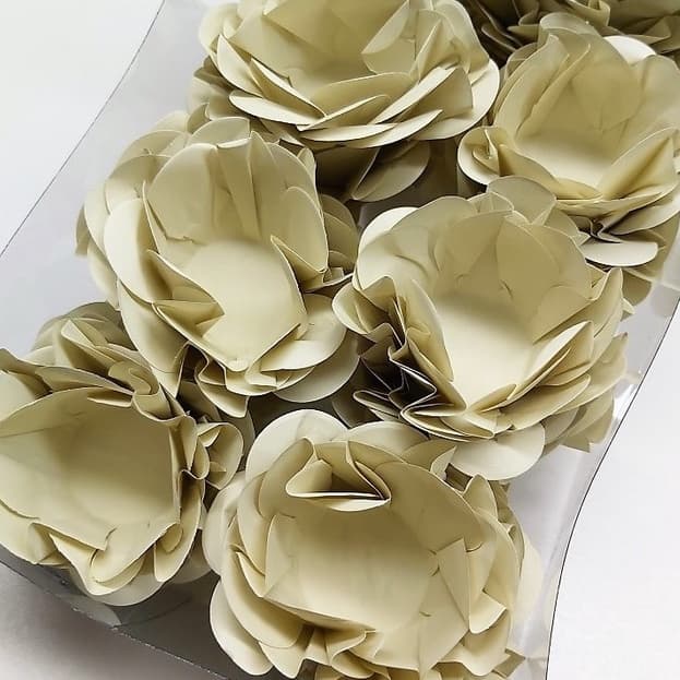 40 Forminhas Flor OFF WHITE para Doces Finos, Docinhos, Brigadeiros