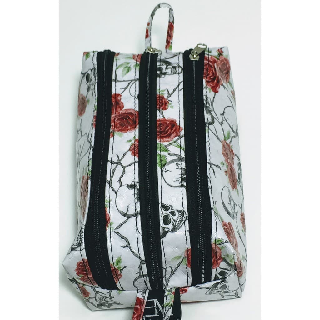 NECESSAIRE EM COURINO 3 ZIPERS.