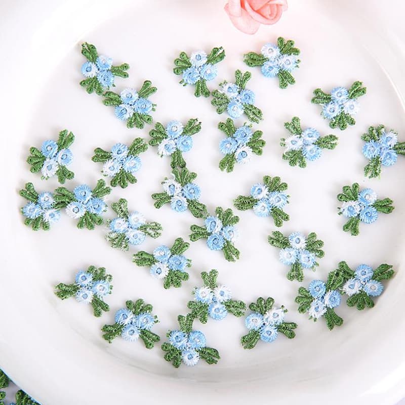 50Pcs Pequenas Flores Patch Appliques Decoração Reparo 2CM Wide