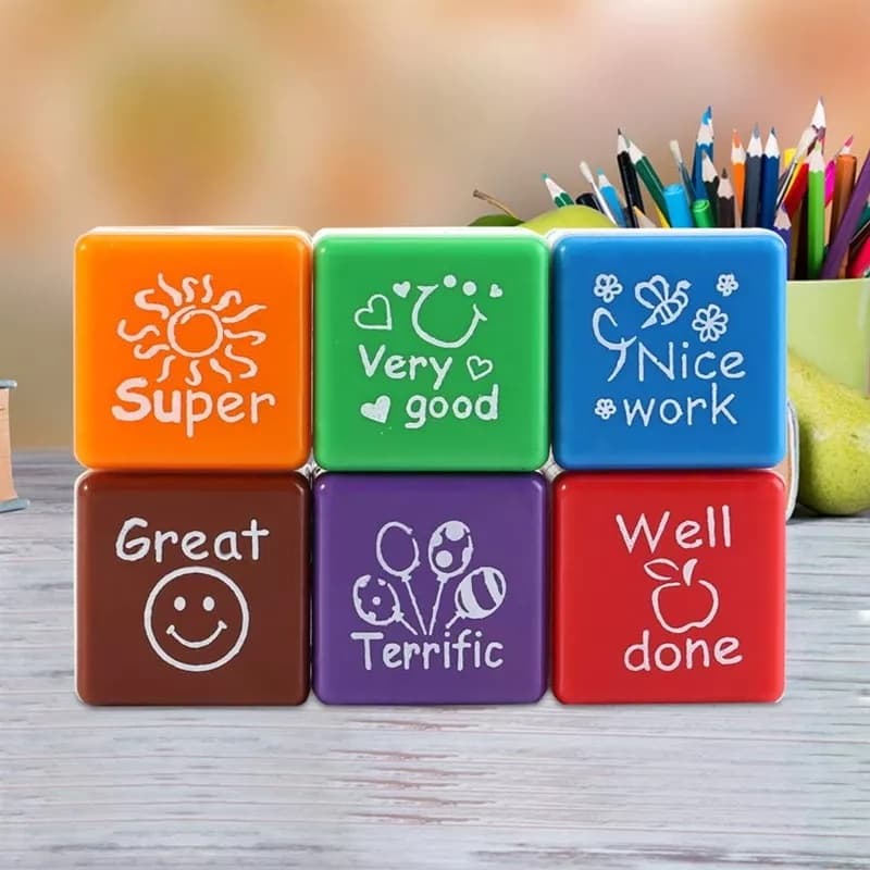 6Pcs Crianças Toy Cartoon stamper Professor De Brinquedos Louvor Recompensa Smile Kids Seal For Scrapbooking DIY stamper