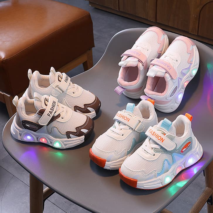 Tênis infantil Luzes LED Sapatos infantis casuais para meninos Moda tênis de corrida para meninas Leve e macio