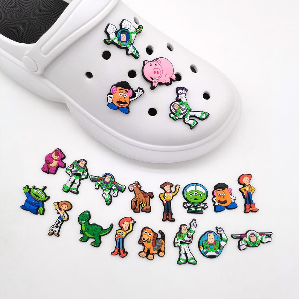 10/20 Pçs/Set Toy Story Três Olhos Monstro Morango Urso Clássico Dos Desenhos Animados Acessórios De Sapato DIY Decoraçã