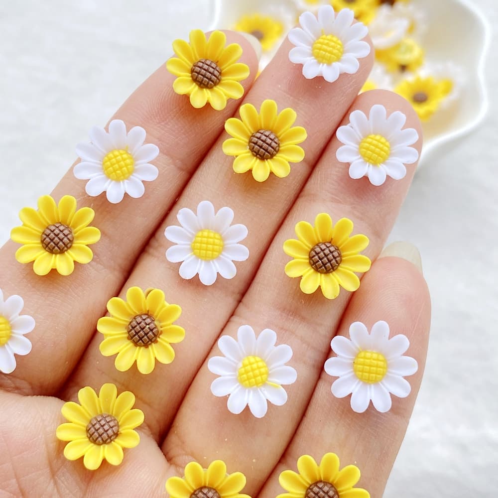 50 peças de resina Mini acessórios de unhas de flor de girassol, gemas artificiais de flor traseira plana acessórios de