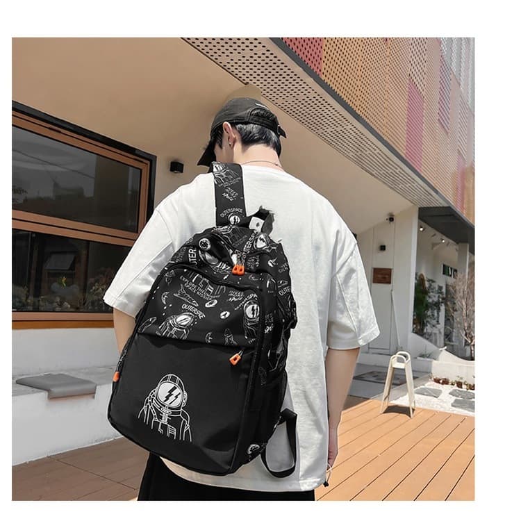 Mochila de estudante de grafite de astronauta