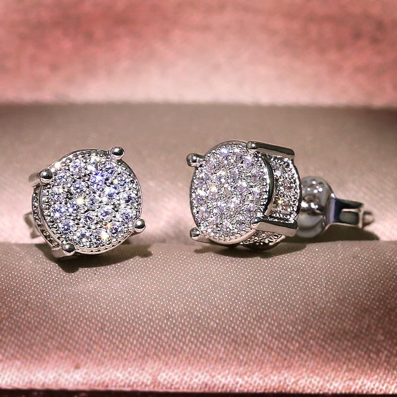 Brincos redondos com zircônia banhados a ouro Minimalistas e elegantes mas com um toque de opulência Ideal para Presente