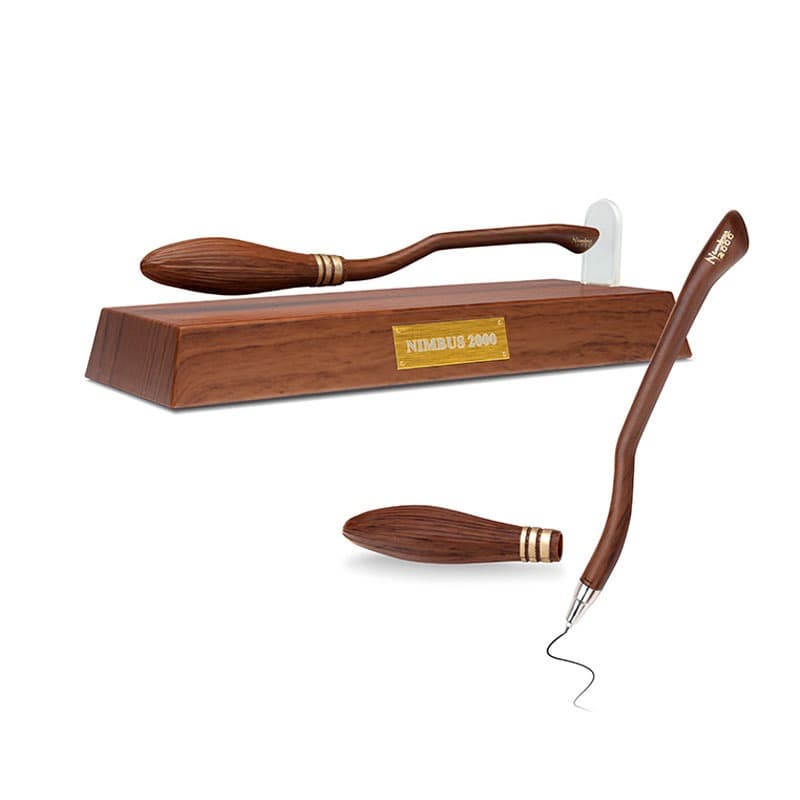 Caneta de Levitação Harry Potter - Vassoura Voadora Nimbus 2000 e Firebolt com Efeito de Luz e Roda