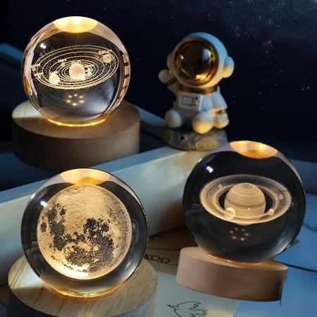Bola De Cristal Iluminação Led Mesa Globo Vidro Base 3d Decoração De Madeira Downstairs Sala De Presente Lua Astronauta