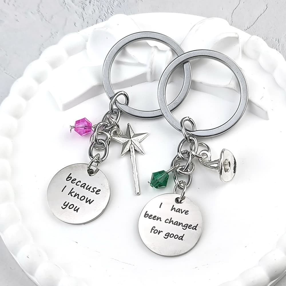 2Pc Malvado O Musical Inspirado Chaveiro Elphaba Glinda Chapéu Vassoura Mochila Pingente Amizade Combinando Jóias Presen