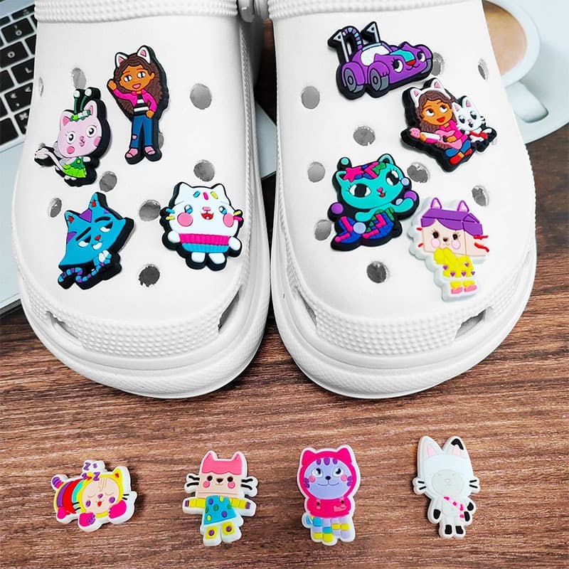 12 Pçs Gabby's Dollhouse Gatos Sapato Encantos DIY Aceessories Dos Desenhos Animados Tamanco Sandália Fivela Decoração C