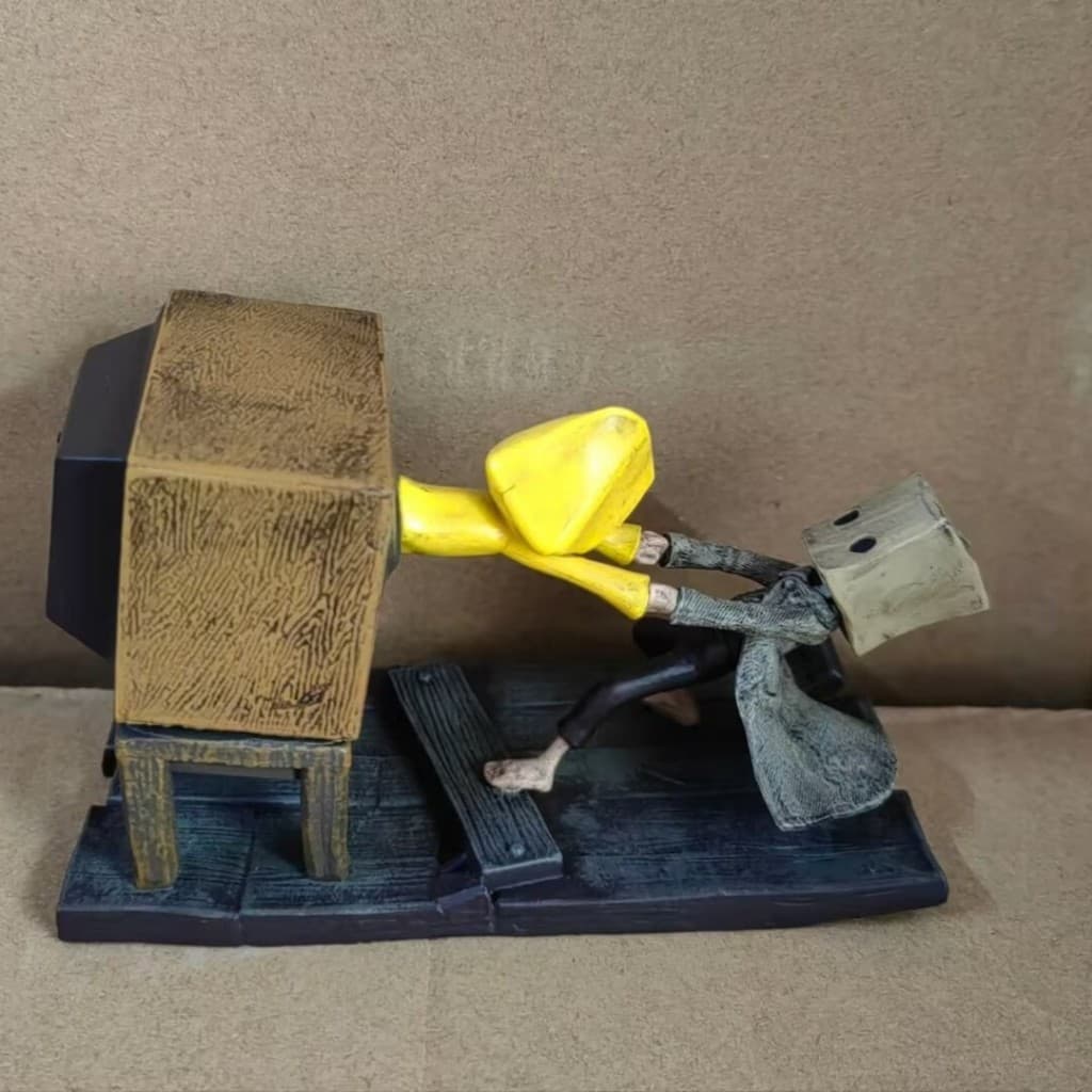 Little Nightmares 2 Mono & Six Boneco Cena TV Colecionável PVC