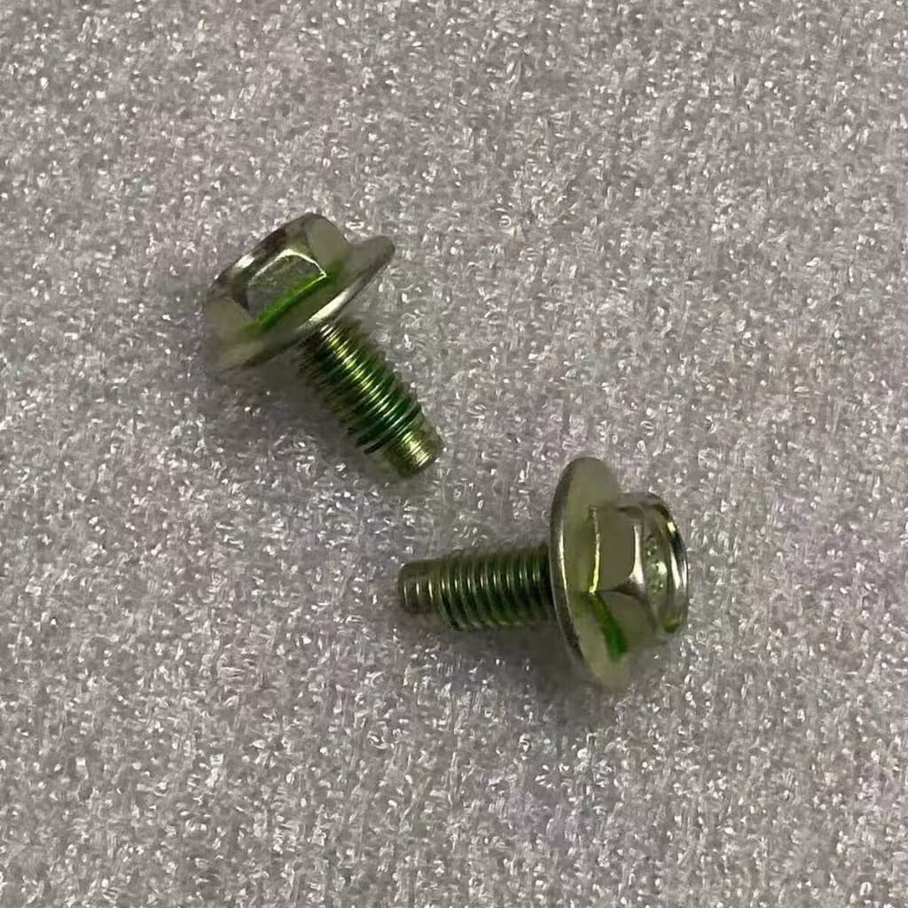 Nissan , Tiida , Sylphy , Livina , Pulsar , Sentra , Bluebird , Nv200 , Latio Parafusos De Fixação Da Tampa De Borracha
