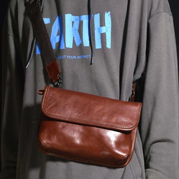 Rua na moda Casual bolsa mensageiro de couro Horizontal bolsa masculina primeira camada bolsa de ombro juventude telefon