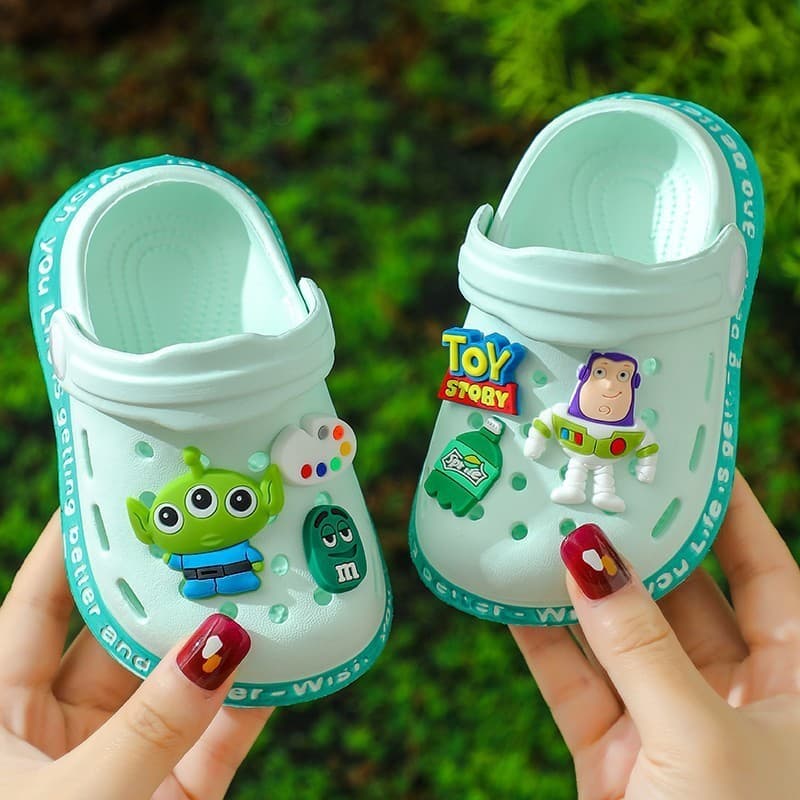 Chinelos de bebê verão feminino dos desenhos animados bonito sola macia crianças meninos Baotou buraco sapatos banho ext