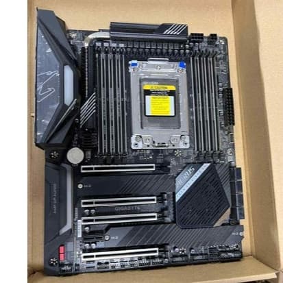 Placa-Mãe Gigabyte TRX40 Aorus Pro Wifi AMD Threadripper DDR4 ATX