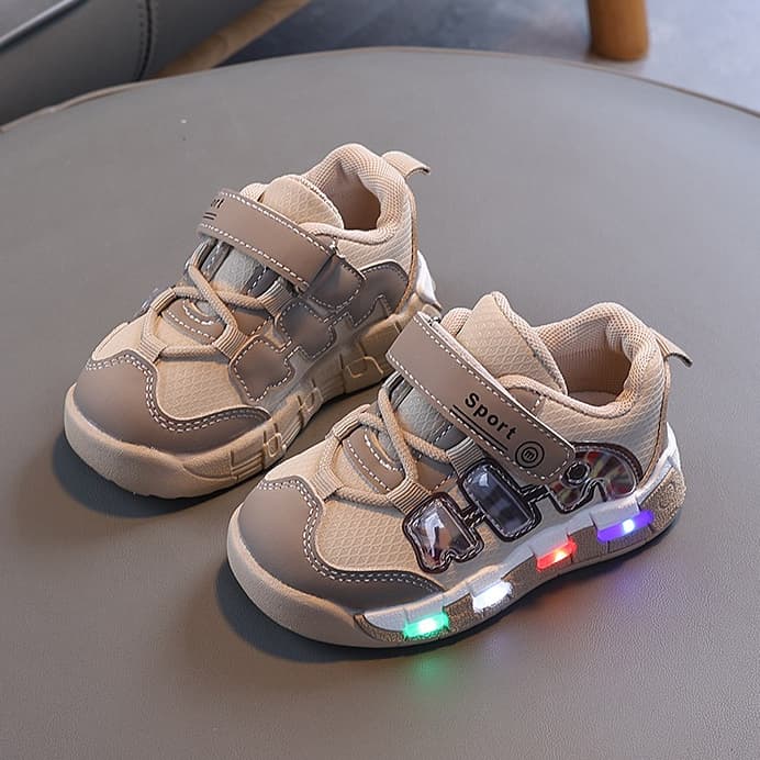 2026 Novo Estilo tênis infantis meninos estudantes casuais sapatos de placa alta meninas sapatos de bebê LED sapatos