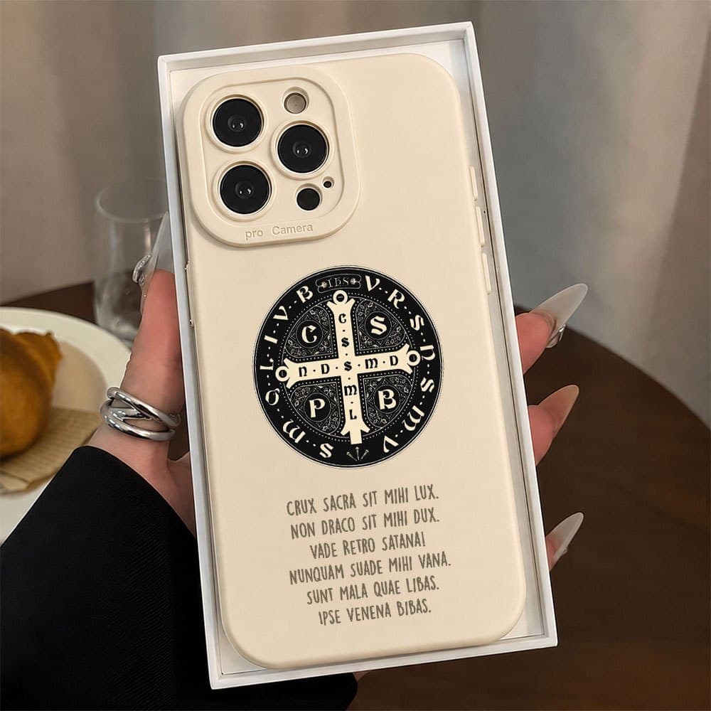 Cruz de São Bento Capa Para IPhone 11 12 13 14 15 16 17 7 8 X Xs XR Ar Plus Pro MaxProteção da Lente Capinha