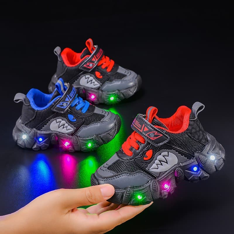 2026 Novo Estilo tênis infantis meninos estudantes casuais sapatos de placa alta meninas sapatos de bebê LED sapatos