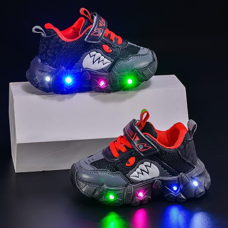 2026 Novo Estilo tênis infantis meninos estudantes casuais sapatos de placa alta meninas sapatos de bebê LED sapatos