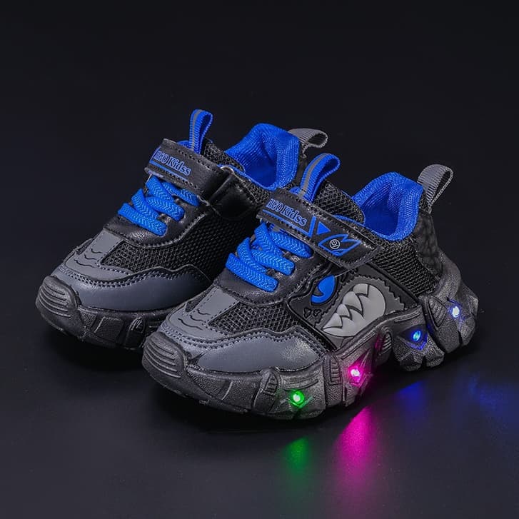 2026 Novo Estilo tênis infantis meninos estudantes casuais sapatos de placa alta meninas sapatos de bebê LED sapatos