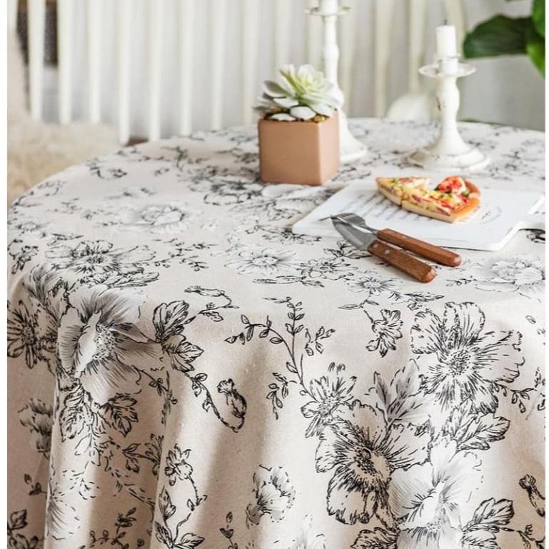 Toalha De Mesa Com Estampa floral/botanical ; Feita De Uma Mistura Durável De Polialgodão Detalhes Em Renda Azul E De Bo