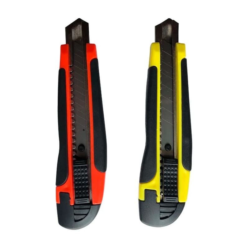 Estilete plástico emborrachado Largo Jocar Office 9mm ou 18mm Cores sortidas 1un