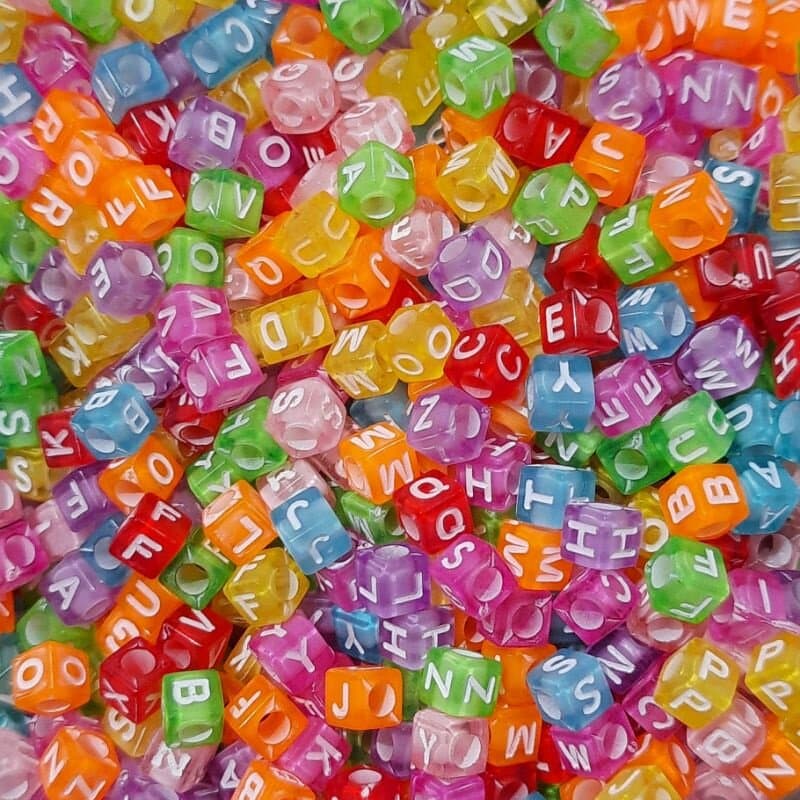 Miçanga Quadrada Translucida Colorida Letras 6 x 6mm