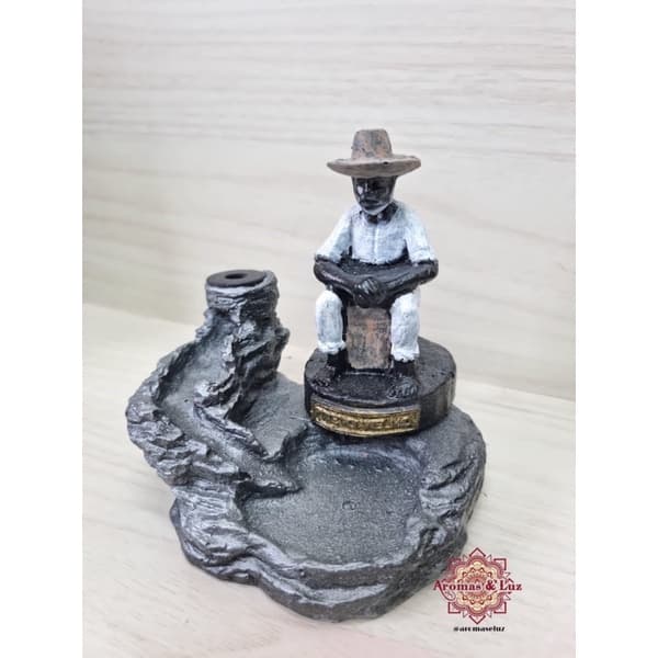 Incensário Cascata Preto Velho 10 cm em Resina