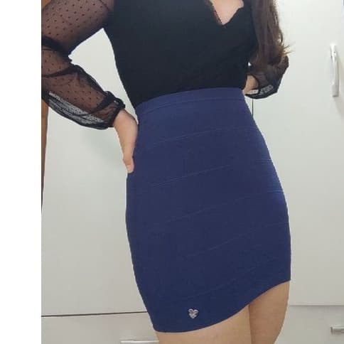 Saia azul colada para festas