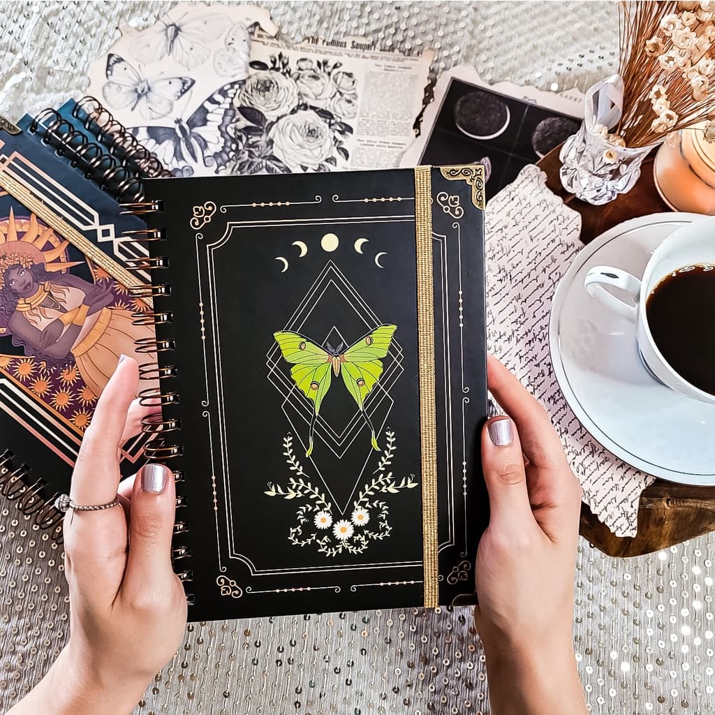 Caderno artesanal A5 80 folhas - Luna Moth