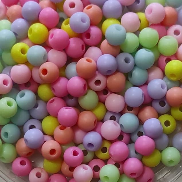 Miçanga Colorida Candy Color  -  Leitosa Plástica de  6mm  Com Furo Passante de  200 unid. - Planeta das artes no