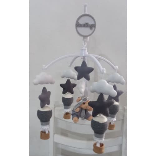 Mobile de berço musical urso aviador balão cinza