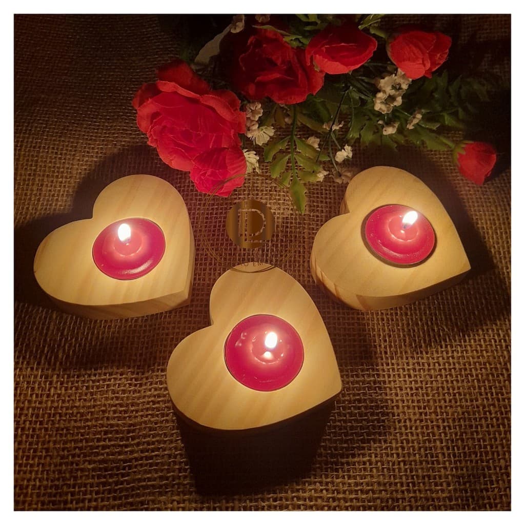 3 Porta Velas de Madeira Pinus Coração + Vela Vermelha Romântica Dia dos Namorados