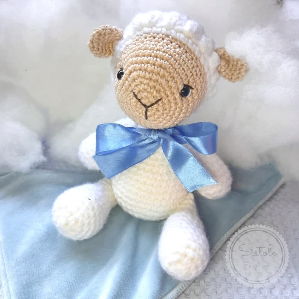Ovelhinha de crochê amigurumi ovelha