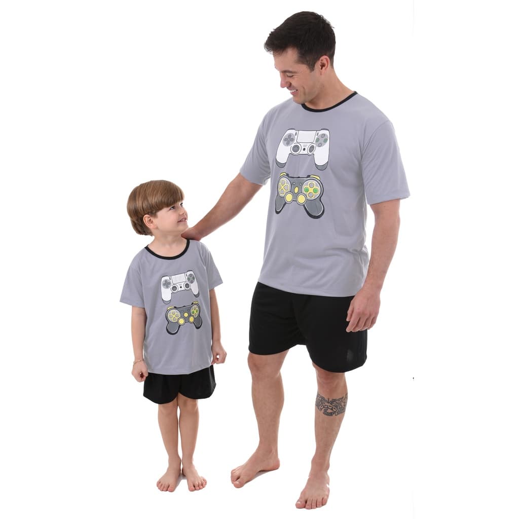 Kit com 2 Pijamas Masculinos sendo 1 Adulto Tal Pai e 1 infantil Tal Filho Tema Video Game Console Joystick 506 507
