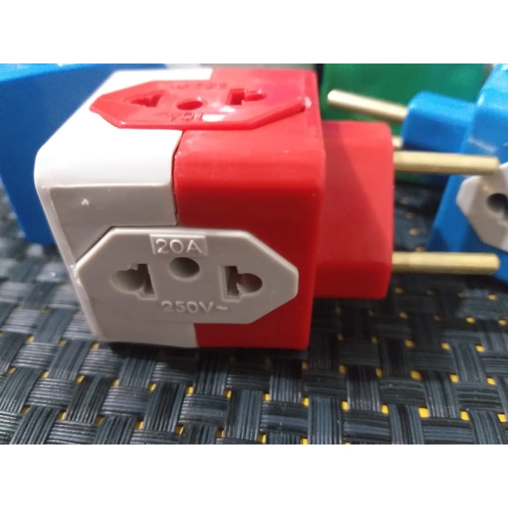 Adaptador Benjamin 10 e 20a 4 Tomadas Cubo