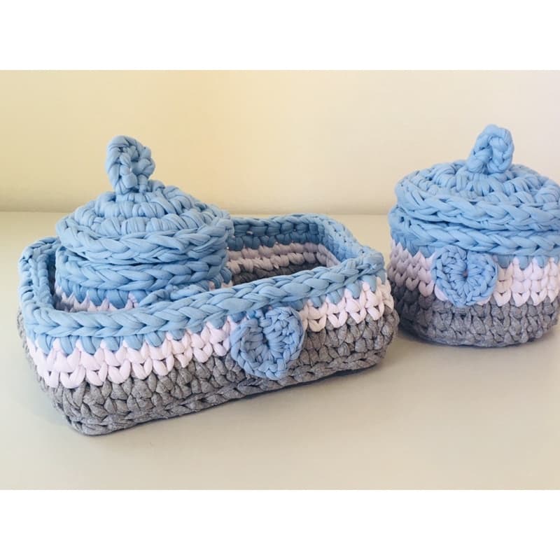 Kit Higiene 3 cestos de Crochê em Fio de Malha Azul, Cinza e Branco - Decoração Quarto de Bebê