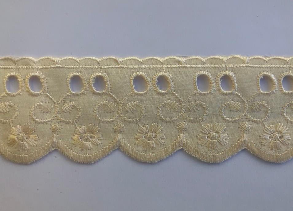 Renda Passa Fita de Broderi Natural 5cm - 3 e 5 Metros
