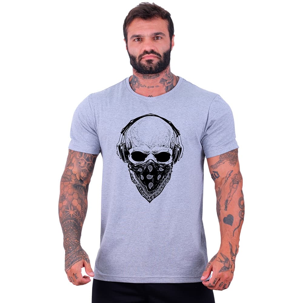 Camiseta Tradicional Masculina MXD Conceito Malha 30.1 Penteada Caveira Headphones e Máscara Academia Halteres Pesos