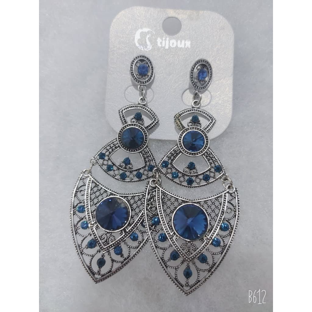 Brinco Grande Em Metal prateado Com Pedras azuis de Strass