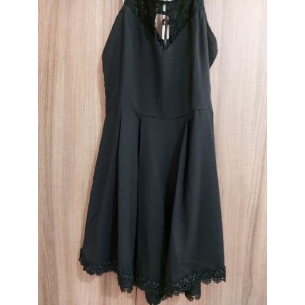 Macacão/Macaquinho Preto com Detalhes em Renda/M