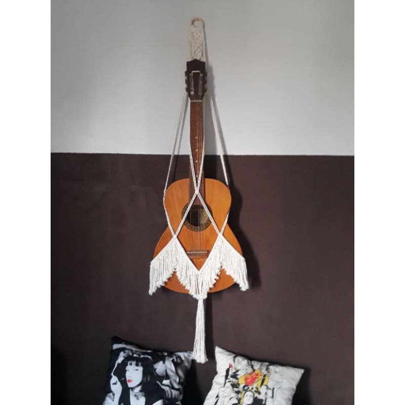 Suporte para Violão  em macramê com franjas