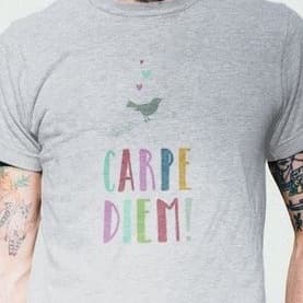 Camiseta Personalizada "Carpe Diem" - Promoção